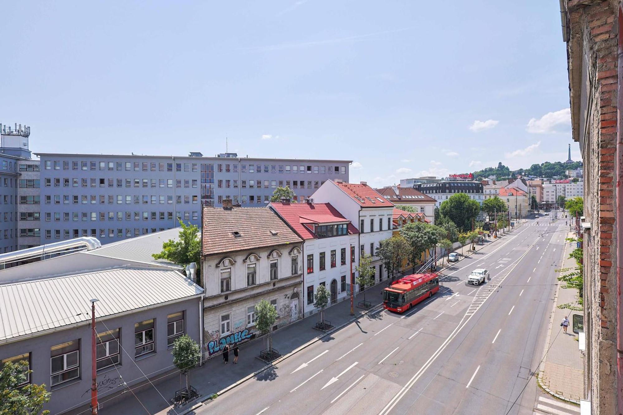 Cozy & Spacious Family Stay Near Train Station Bratislava Exterior foto